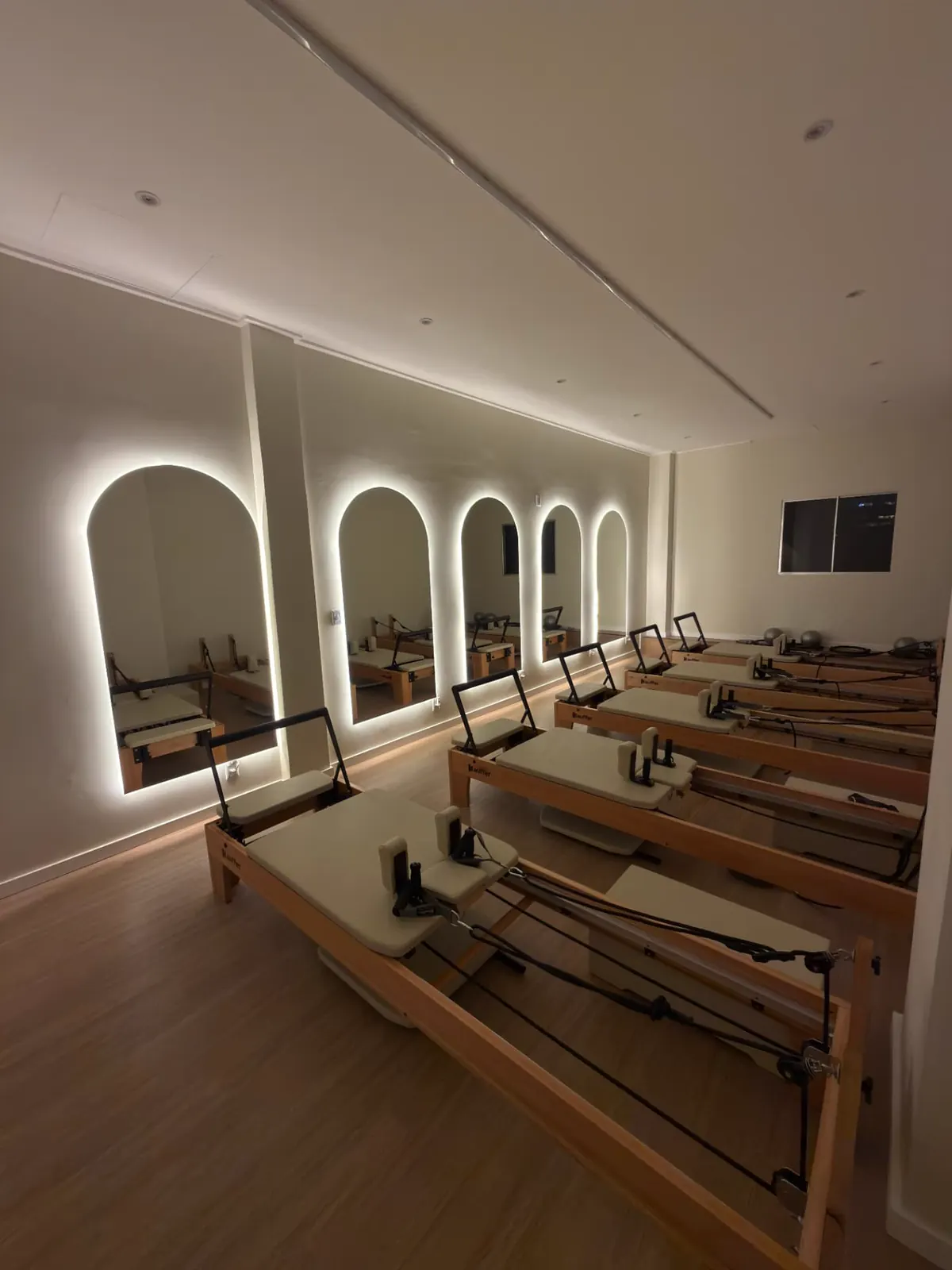 Aula de Pilates Reformer em estúdio de pilates no Buritis, Belo Horizonte
